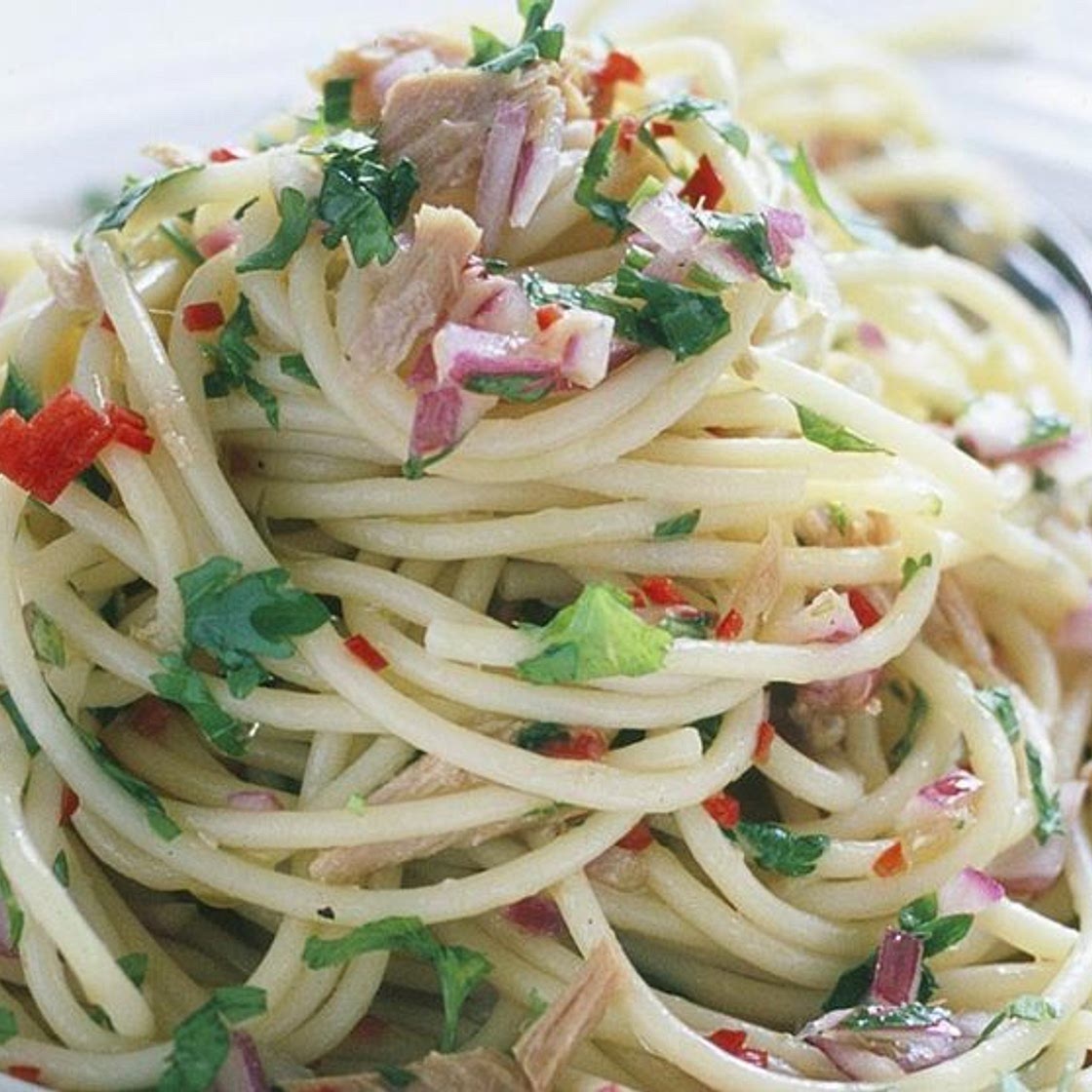 Spaghetti with tuna, capers and chilli