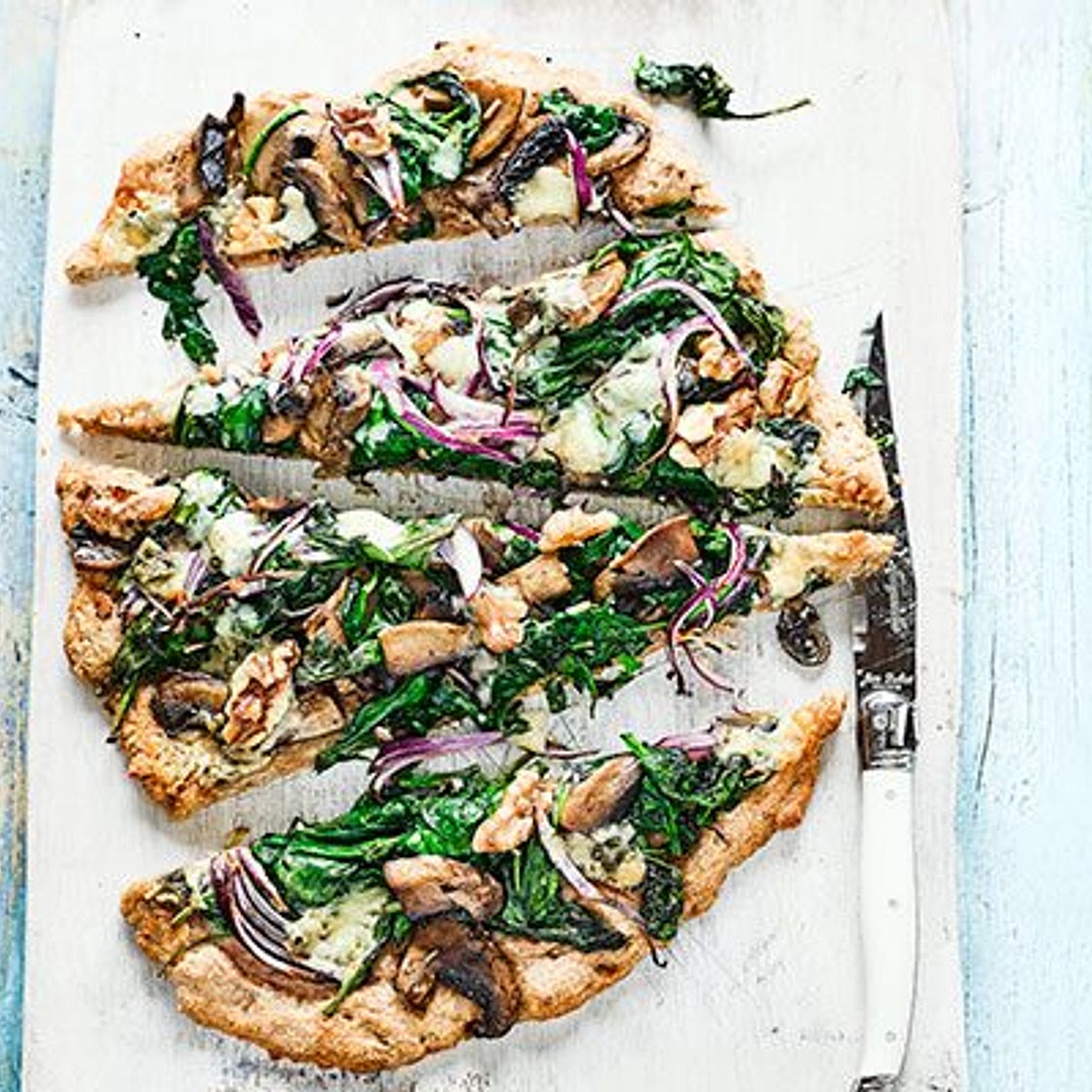 Spinach & blue cheese pizza