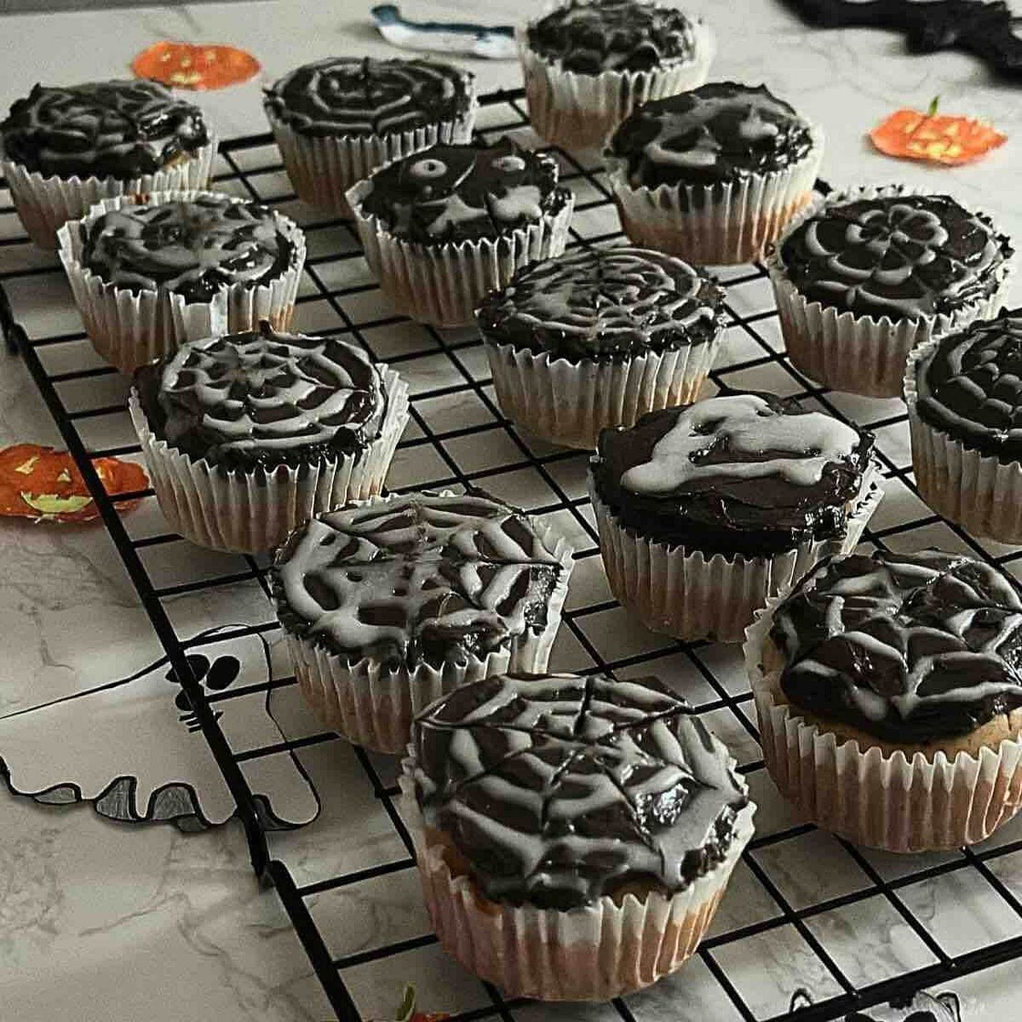 Halloween Spider Web Chocolate Cupcakes