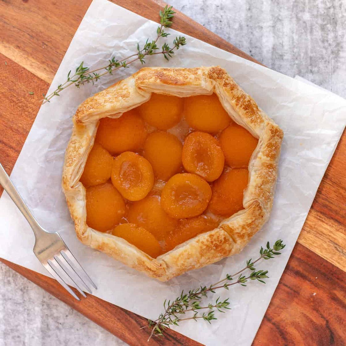 Easy apricot galette with puff pastry
