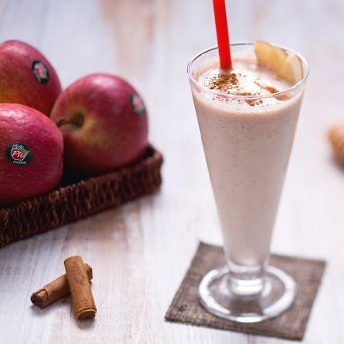 Smoothie alle mele, pere e cannella