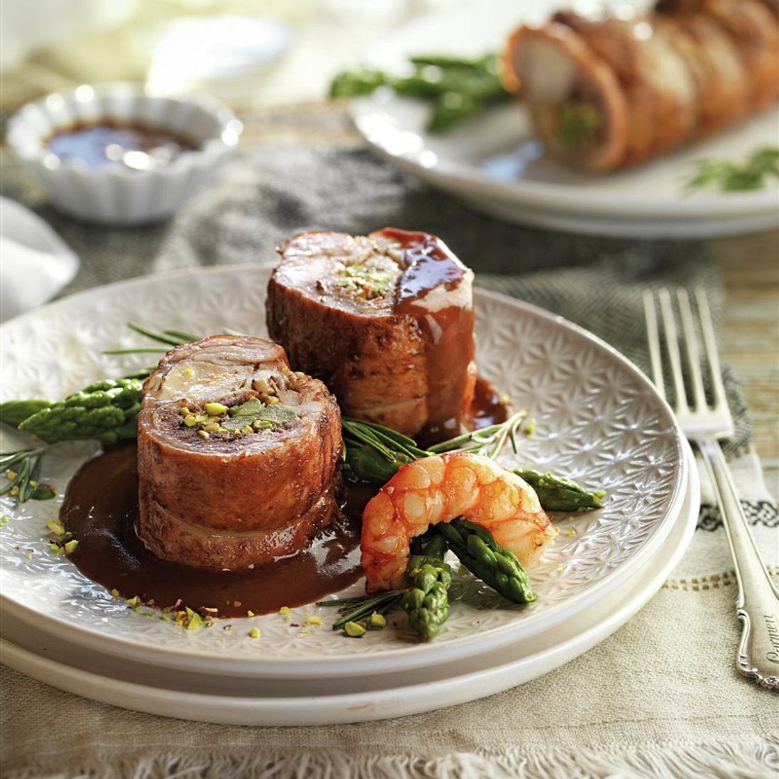 Conejo relleno de gambas con salsa de chocolate