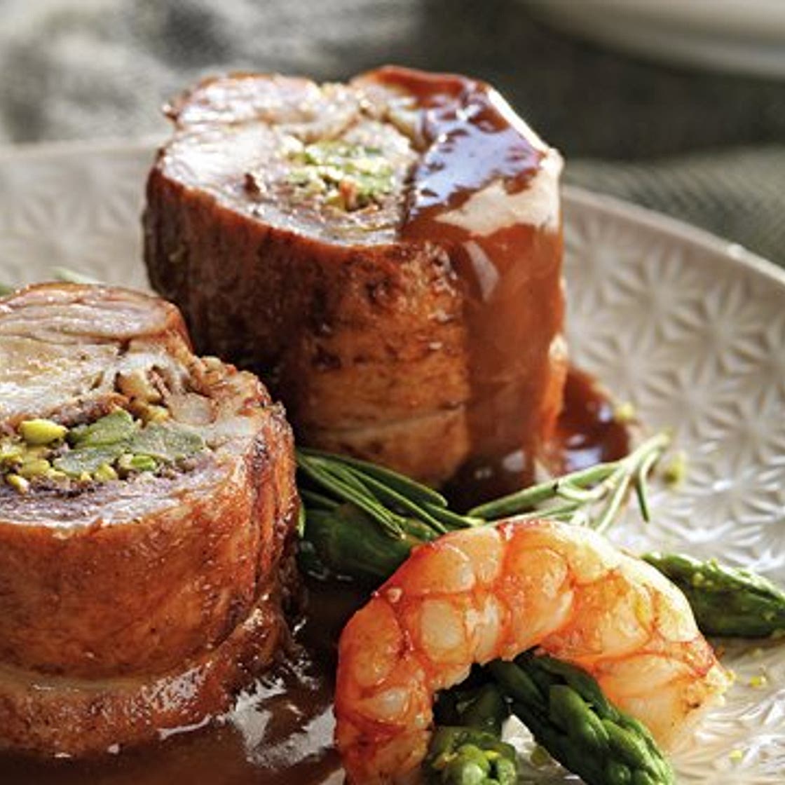 Conejo relleno de gambas con salsa de chocolate