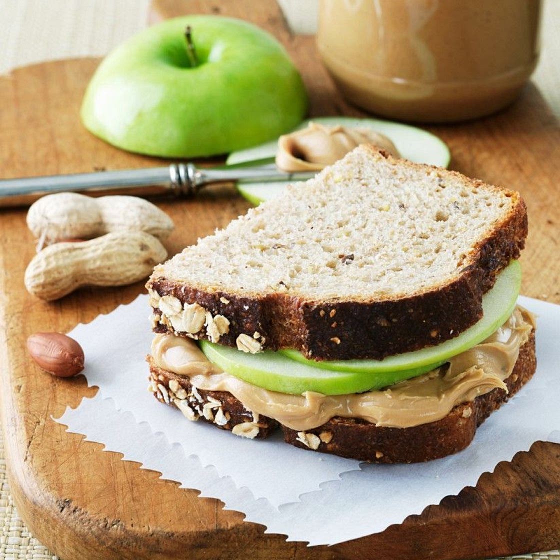 Apfel-Erdnussbutter-Sandwich