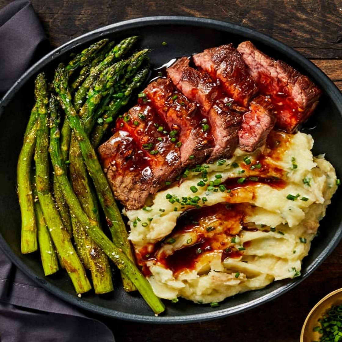 Bavette Steak & Roasted Garlic Pan Sauce with Mashed Potatoes & Asparagus