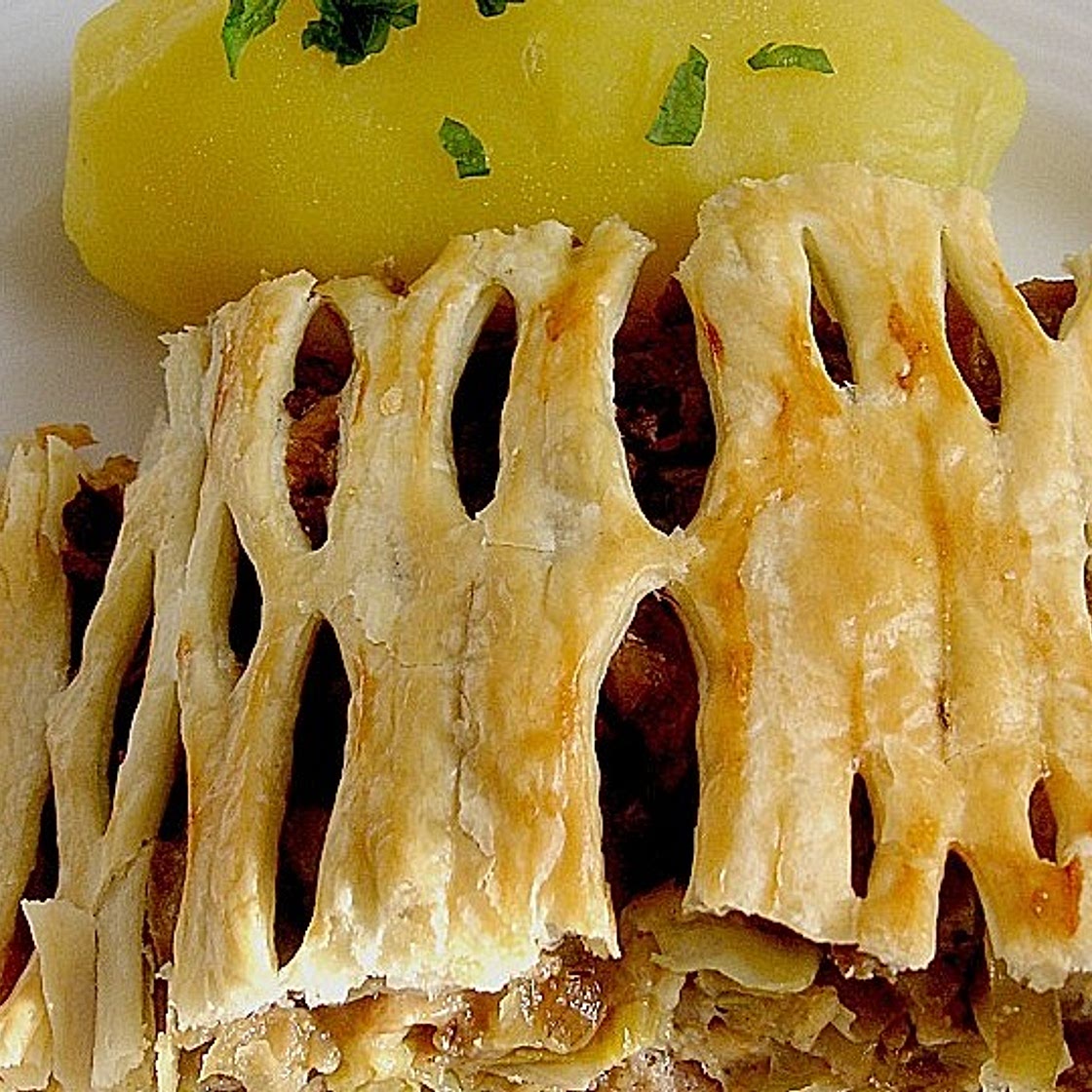 Pikanter Blätterteig-Krautstrudel