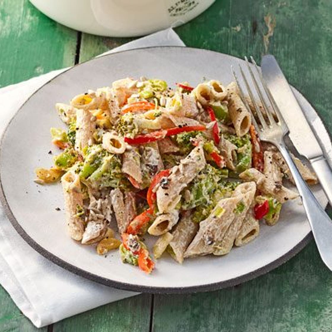 Penne with broccoli, lemon & anchovies