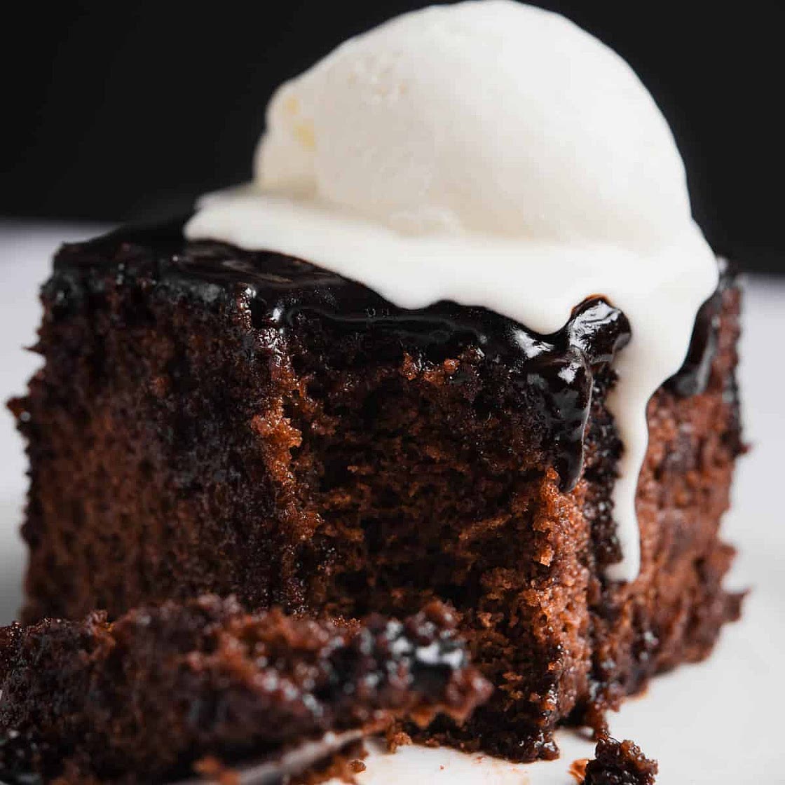 Old-Fashioned Chocolate Cake - Sokolatopita