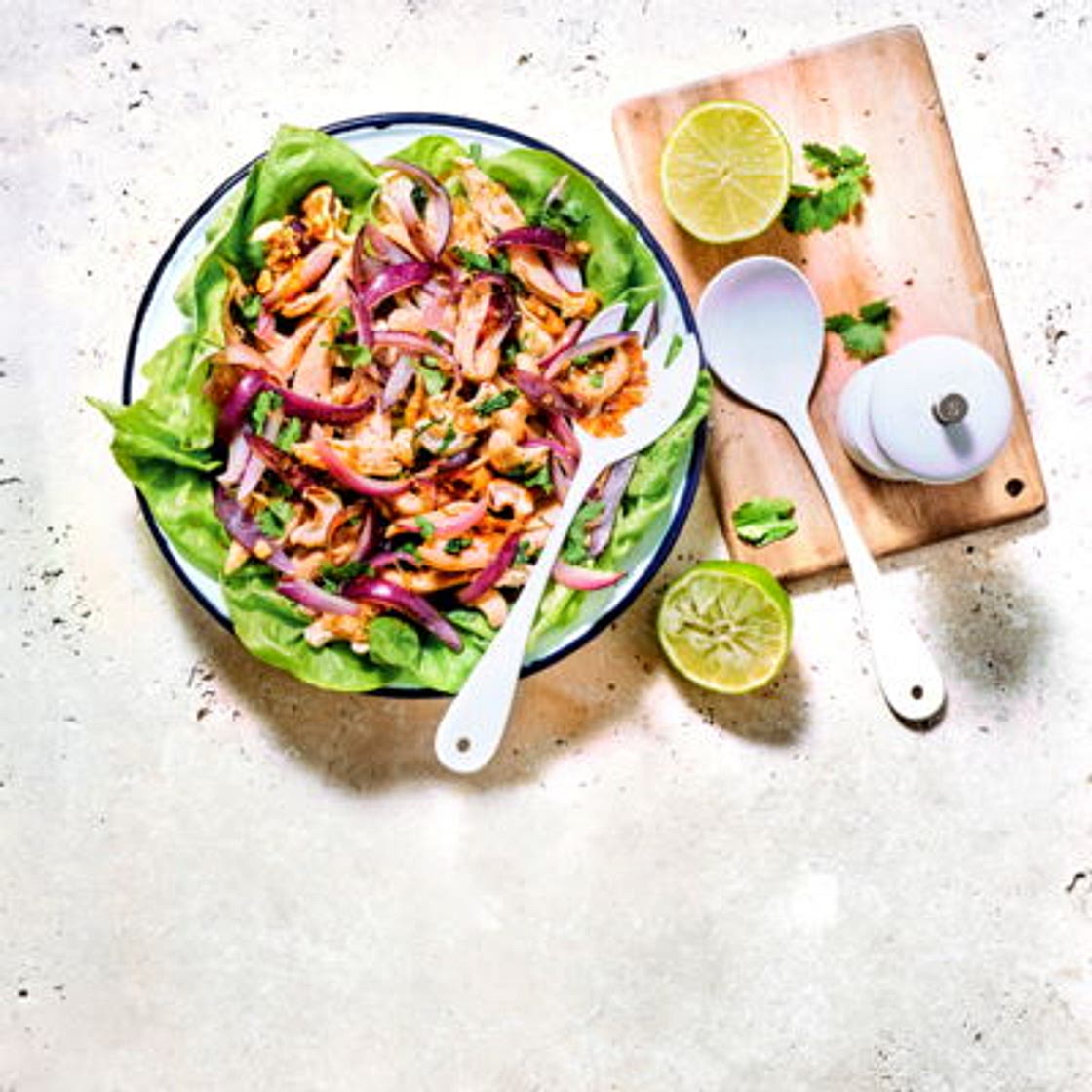 Salade de poulet aux oignons rouges