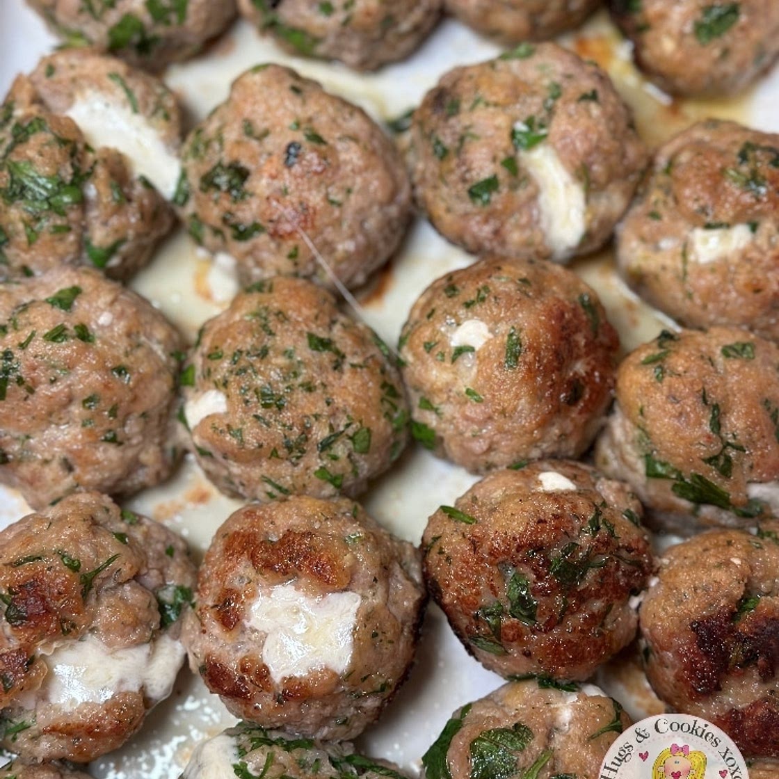 Spinach Garlic Meatballs Stuffed With Mozzarella