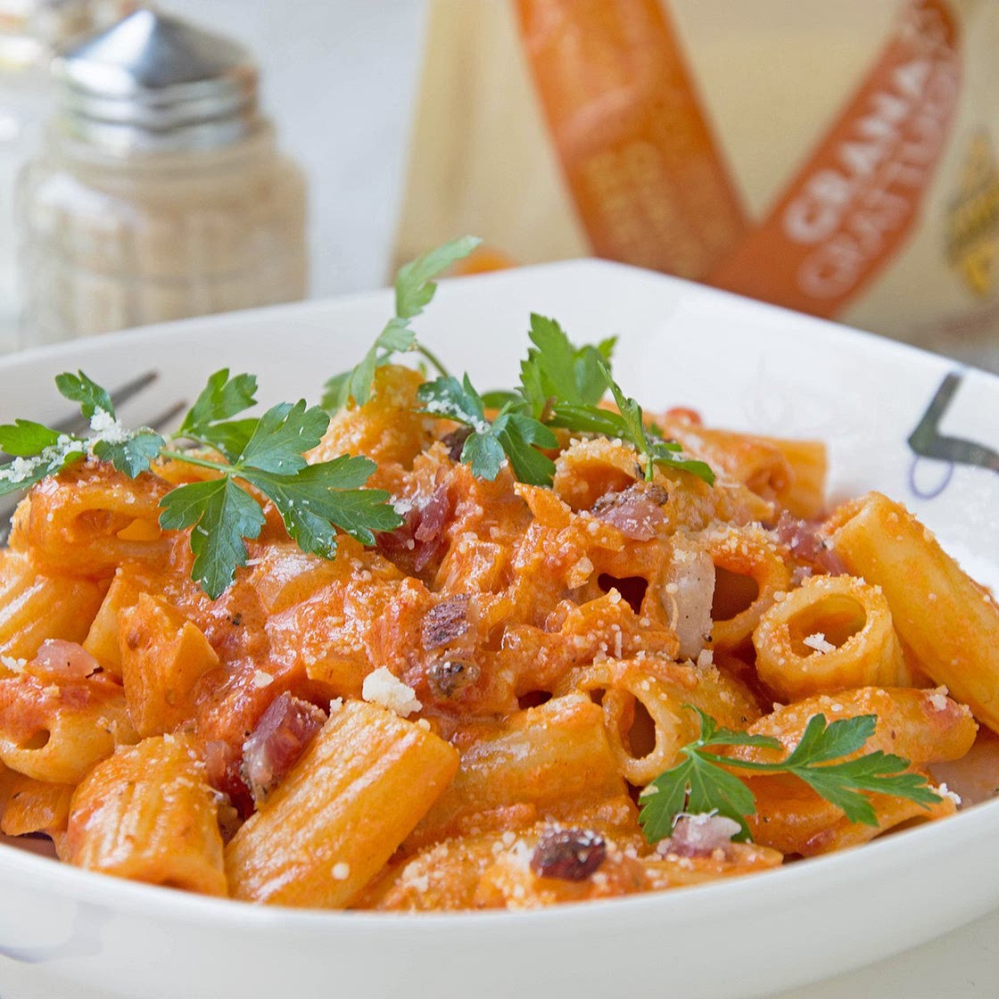 Nudeln mit Rahmsauce und Speck