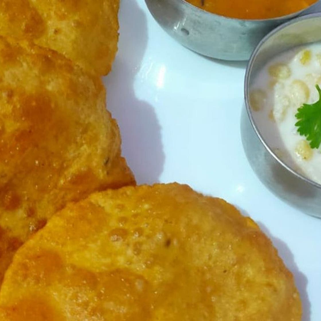 आलू बेसन पूरी (Aloo Besan puri recipe in Hindi)