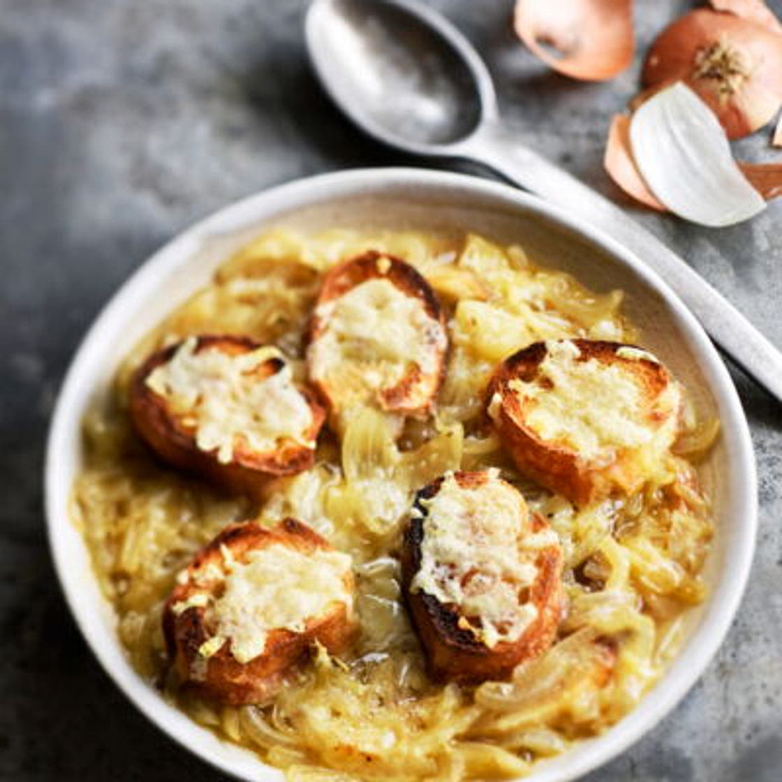 Gratiné aux oignons porto et cantal