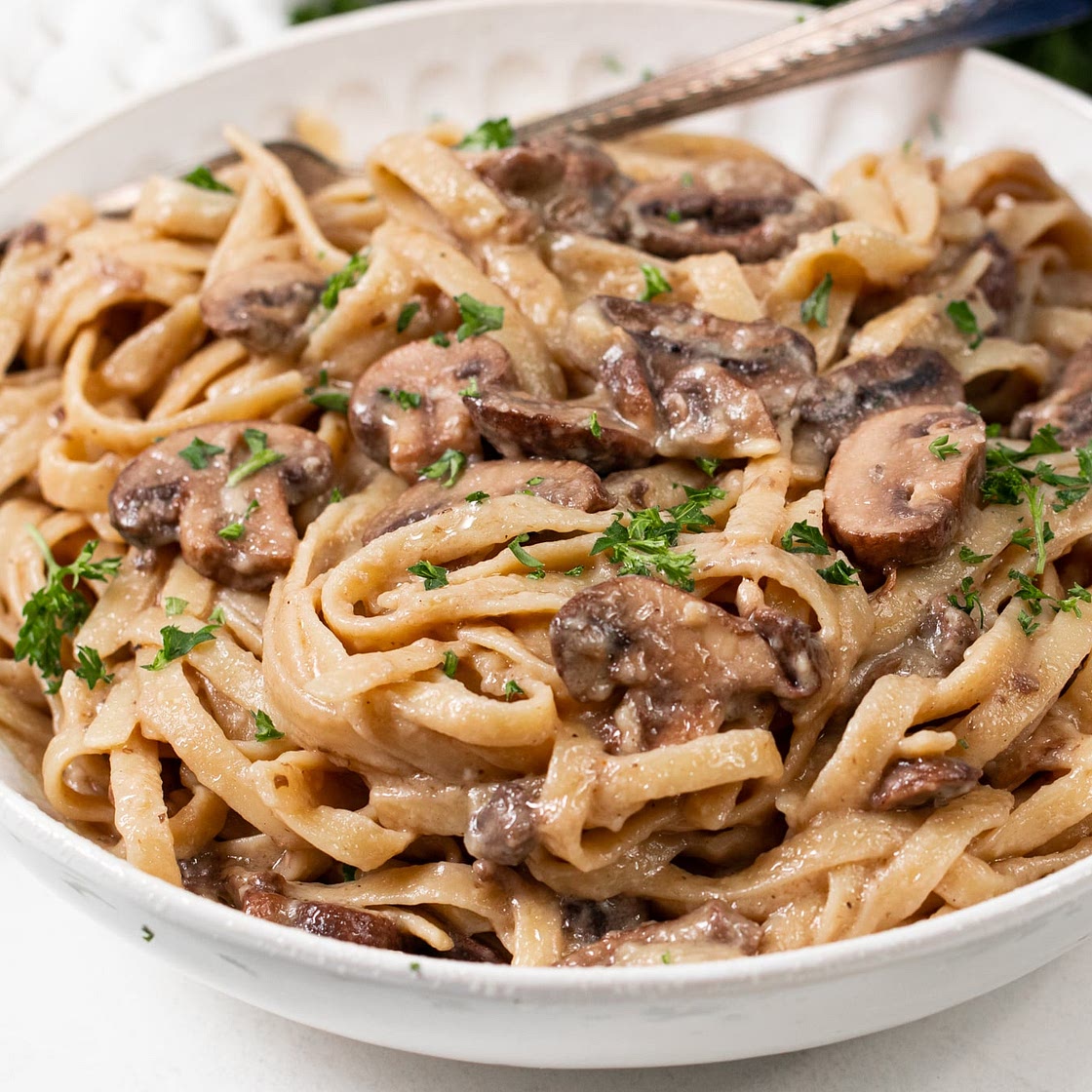 One Pot Creamy Vegan Mushroom Pasta Recipe