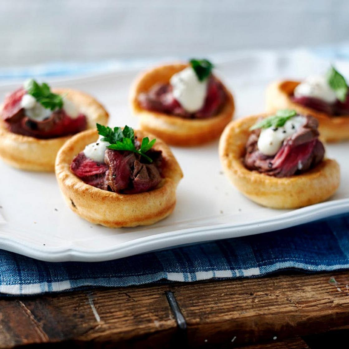 Mini Yorkshire puddings with roast beef and horseradish cream