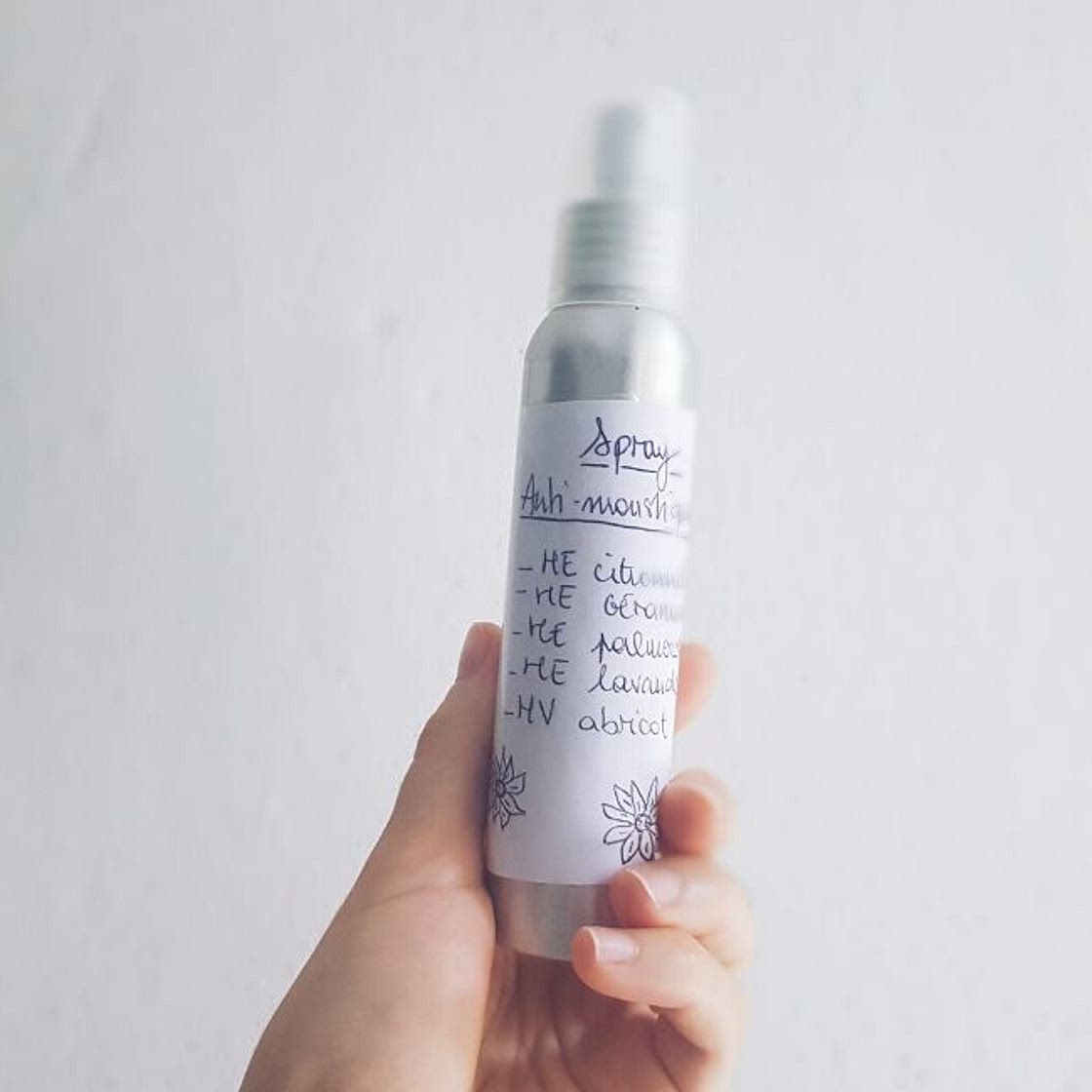 Spray anti-moustique maison aux huiles essentielles