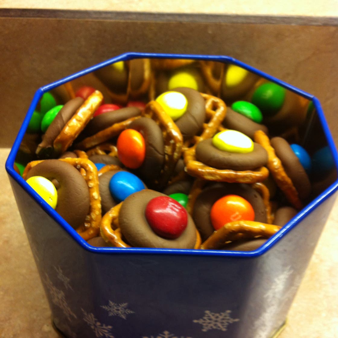 Chocolate Pretzel Bites