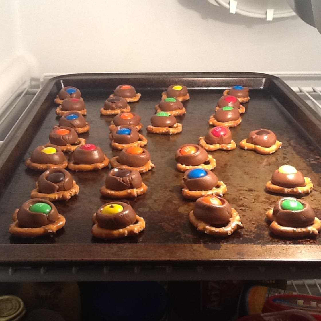 Chocolate Pretzel Bites