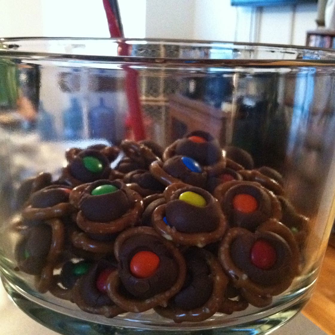 Chocolate Pretzel Bites