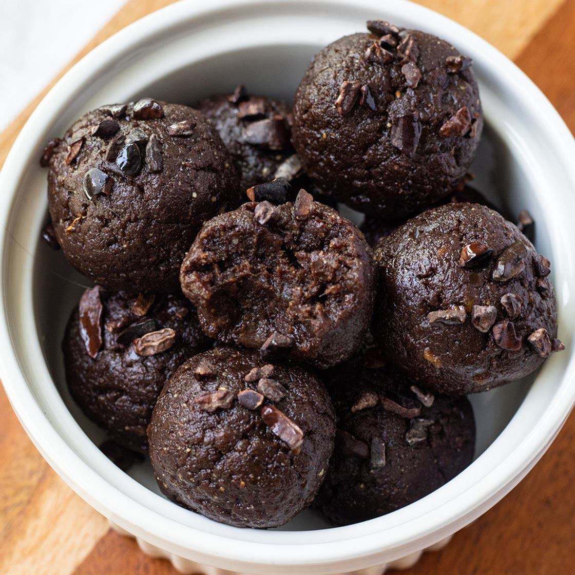brownie batter bliss balls with cacao and dates (vegan)