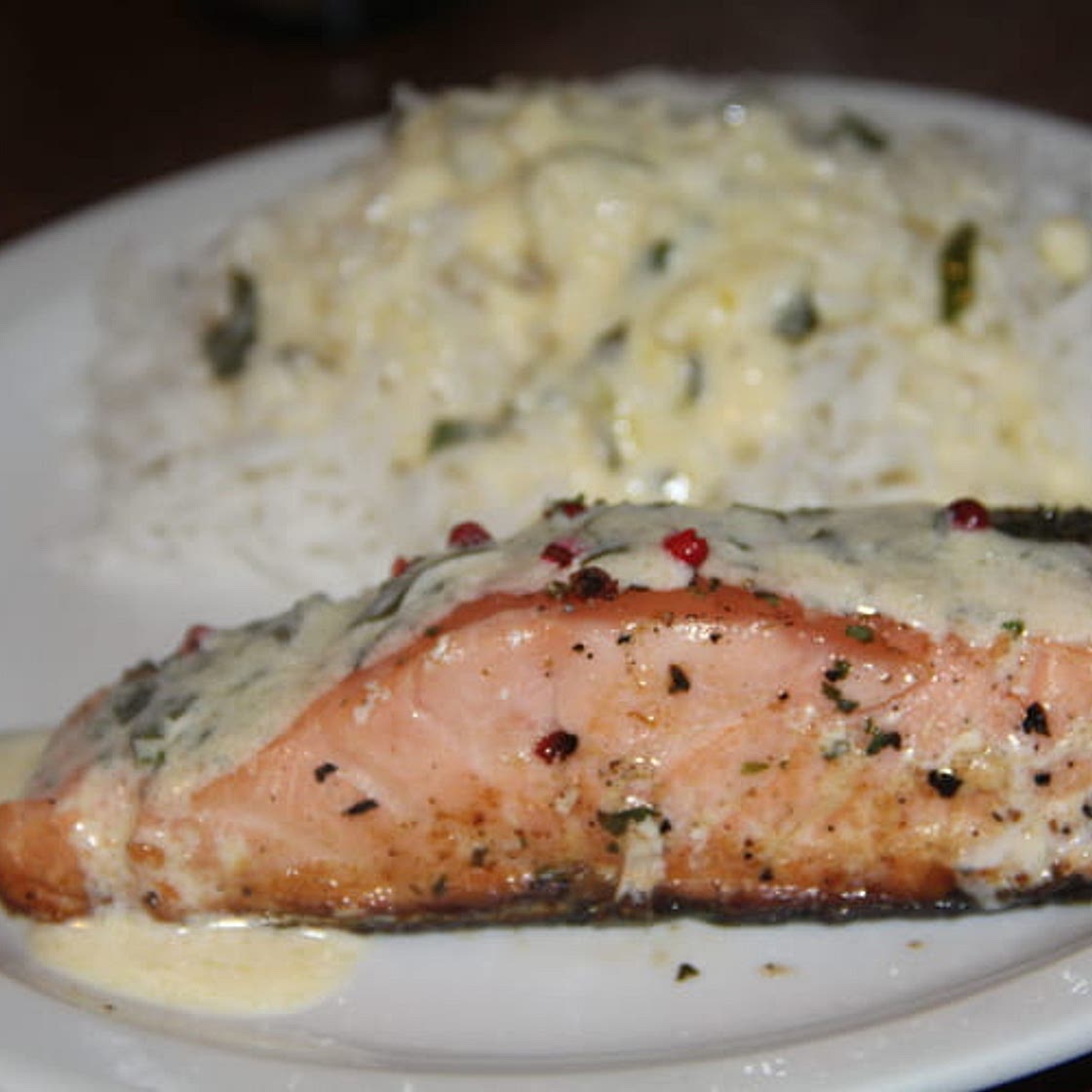 pavés de saumon à l'unilatérale sauce citron