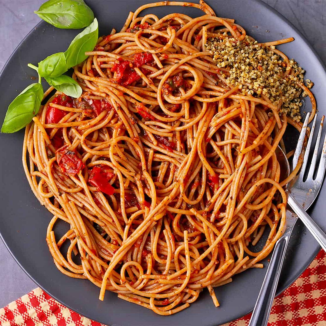 Speedy Spicy Spaghetti Arrabbiata