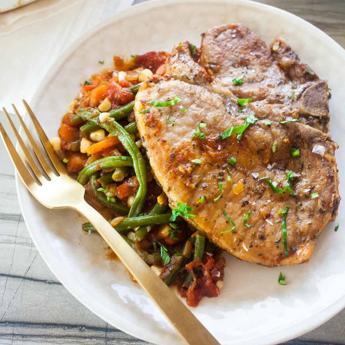 Chuletas a La Jardinera (Garden Pork Chops)