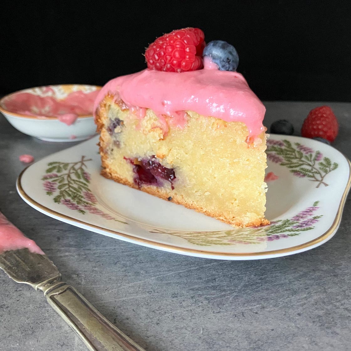 Blueberry White Chocolate Mud Cake (With Blueberry and Raspberry Frosting)