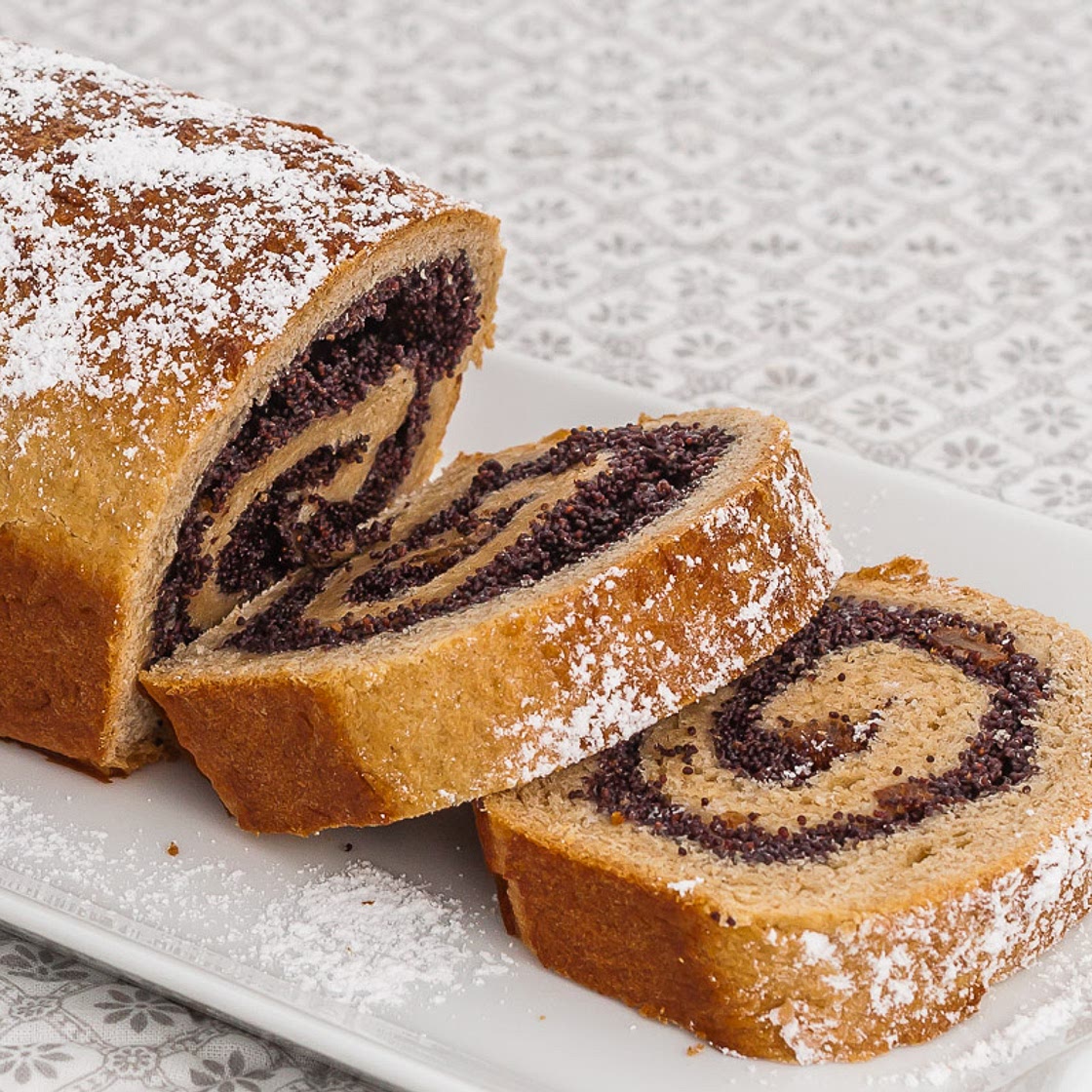Makoviec, brioche polonaise aux graines de pavot