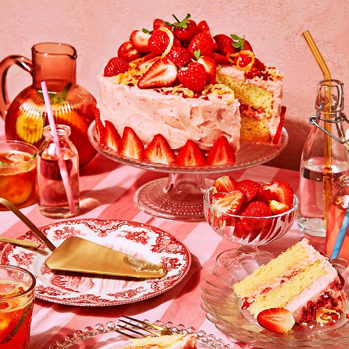 Strawberry lemonade cake