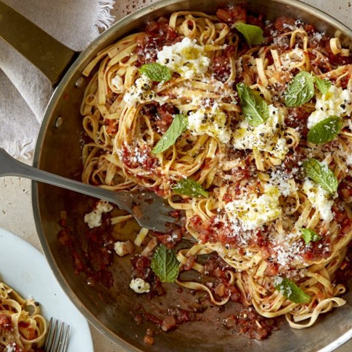 Maccheroni alla chitarra with fresh tomato sauce, anchovies, ricotta and mint