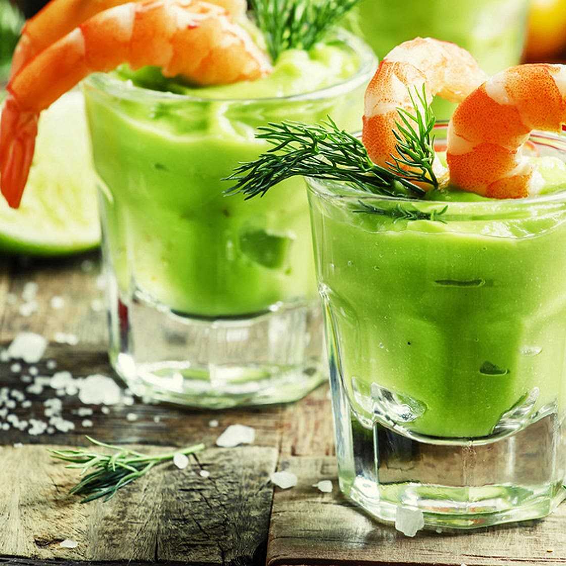 Verrines d'avocat, crevettes et pamplemousse