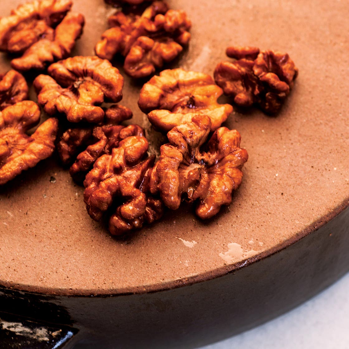 캐러멜 풍미의 호두강정