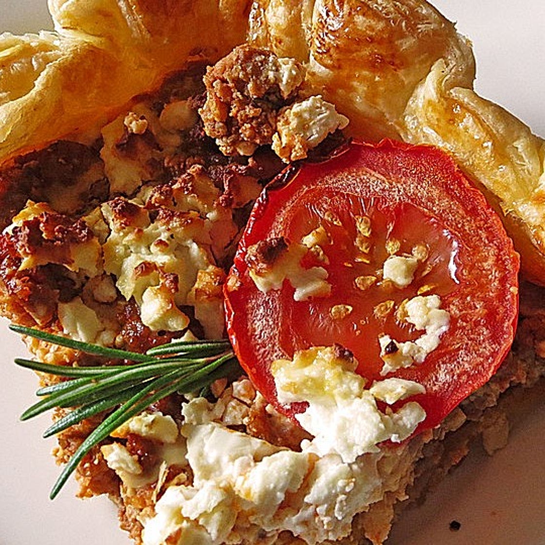 Hack-Tomaten-Pastete mit Schafskäse