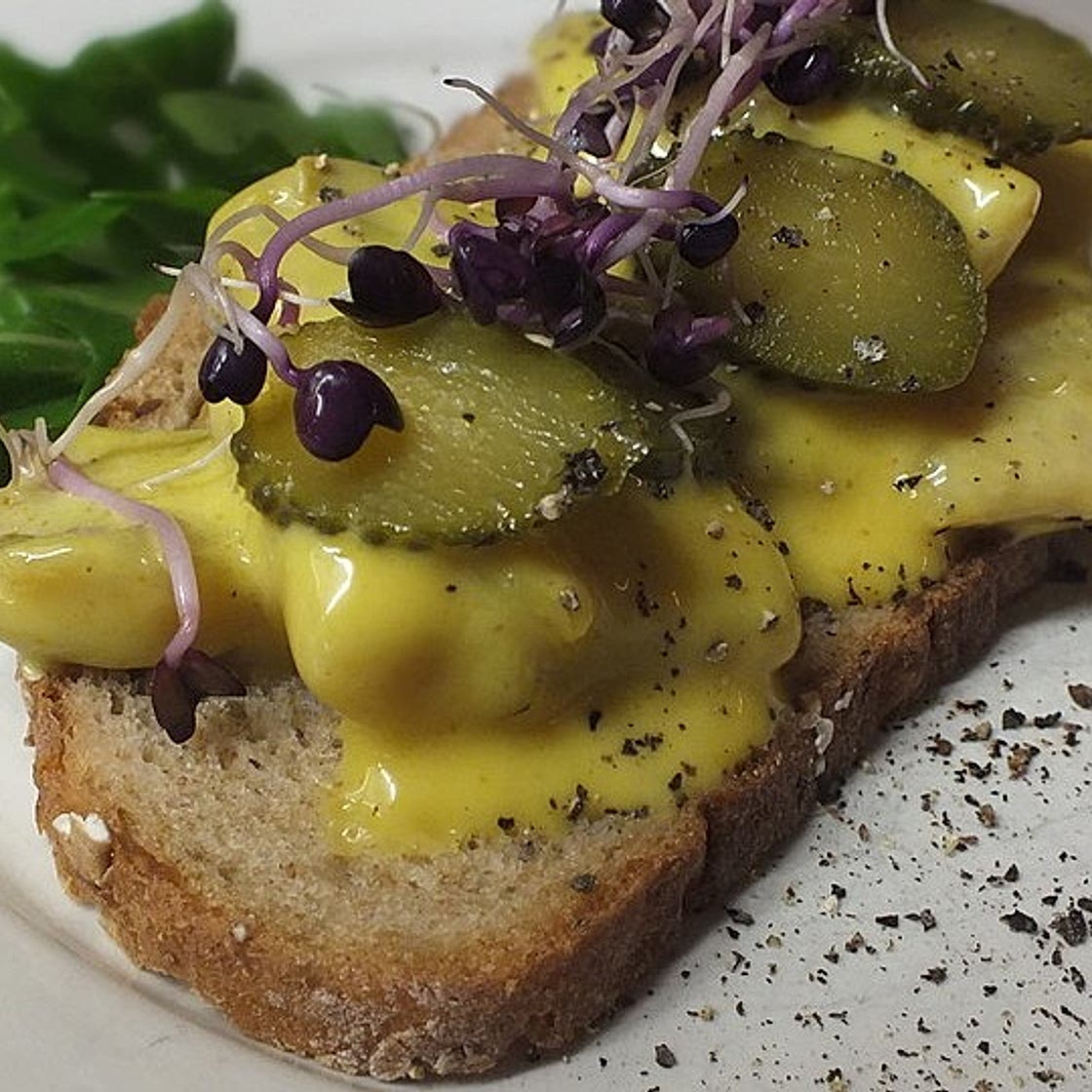 Heringssalat mit Curry-Schmand-Soße