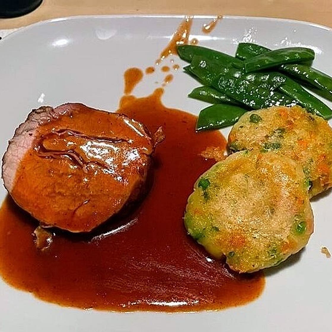 Klassischer Schweinebraten aus dem Kochtopf