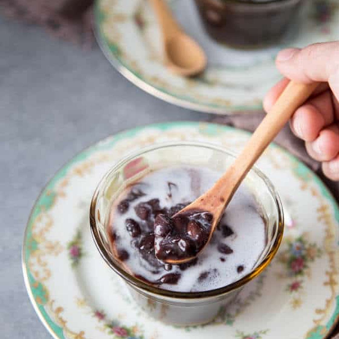 Chè Đậu Đen (Vietnamese Sweet Black Bean Soup)