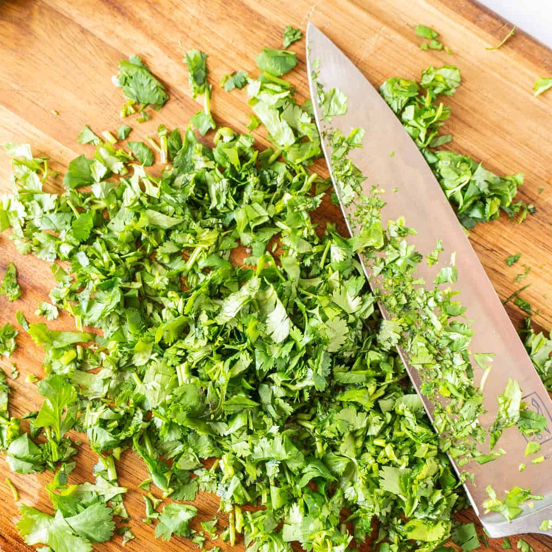 How to cut cilantro?