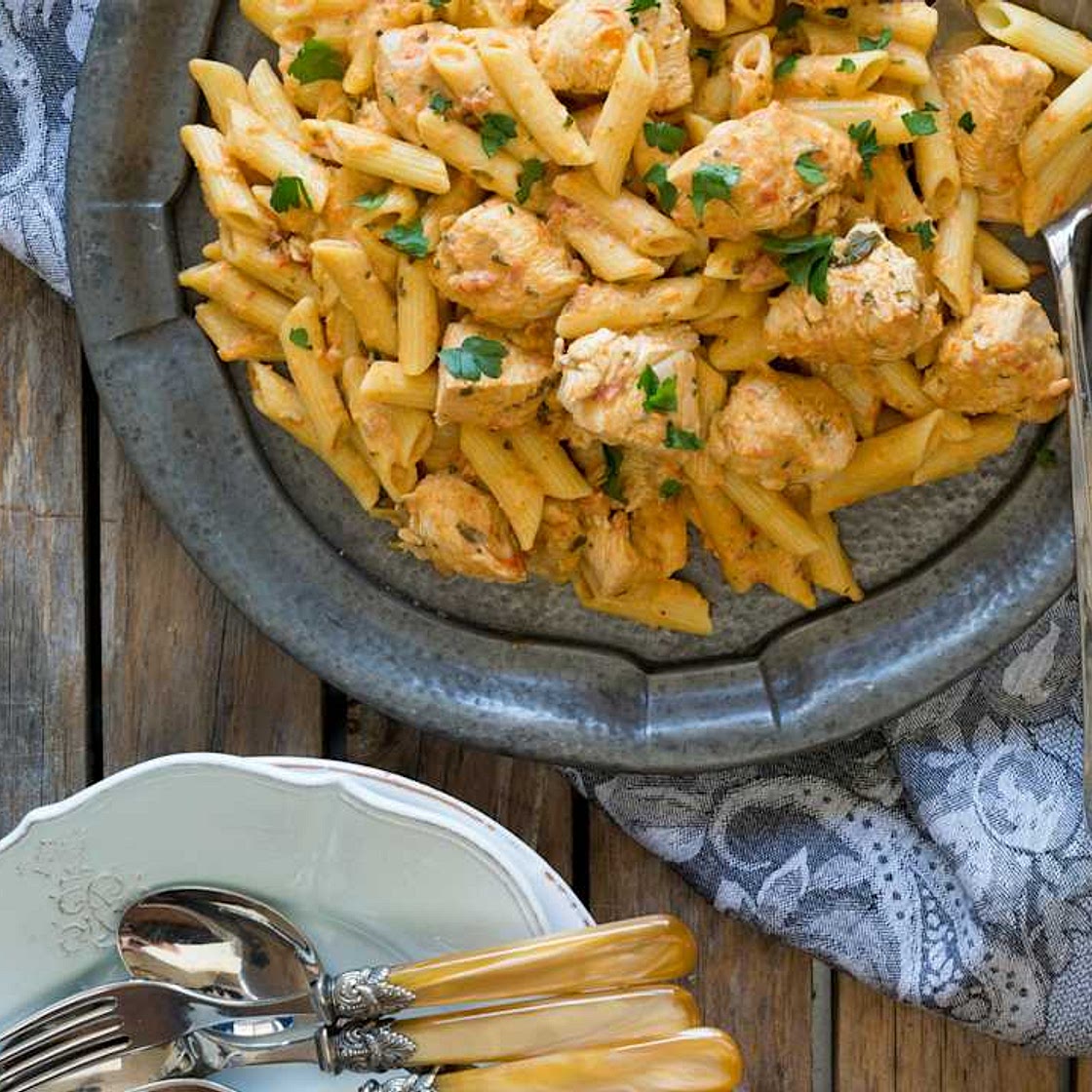 Creamy chicken and sun-dried tomato pasta