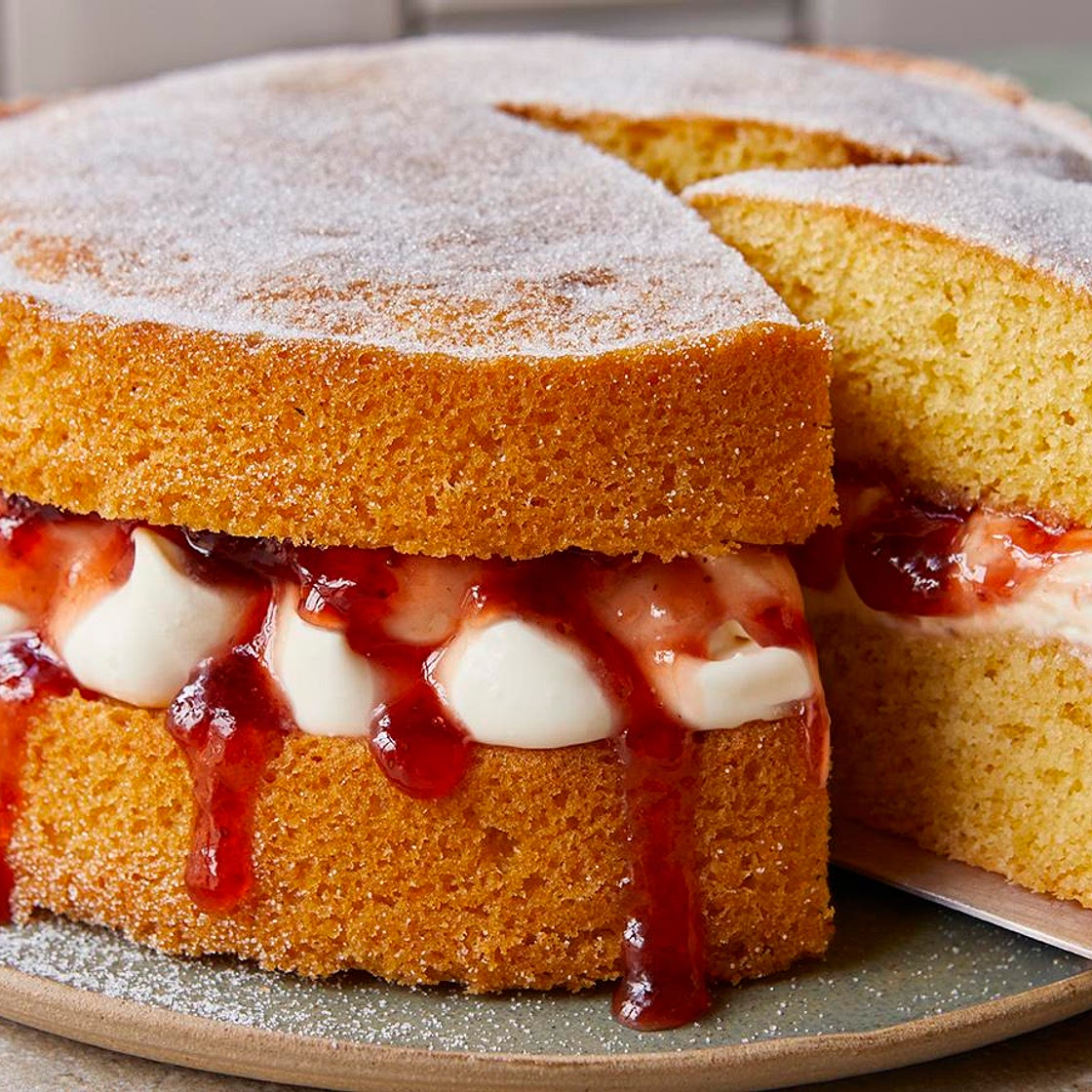 Mary Berry's easy Victoria sponge