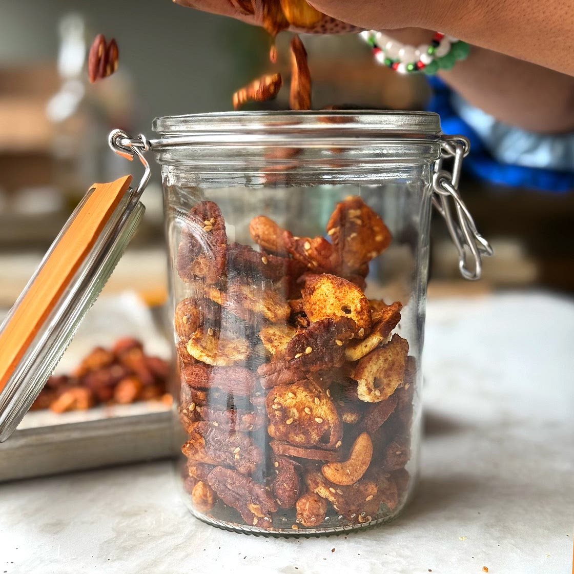 Maggi-maple pretzel and nut beer snacks