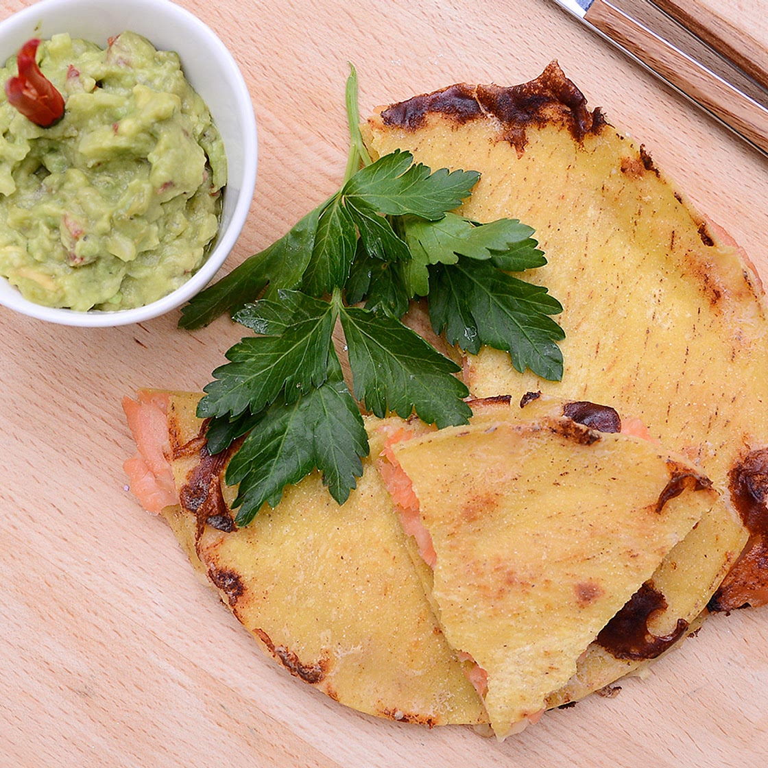 Guacamole y quesadilla de salmón