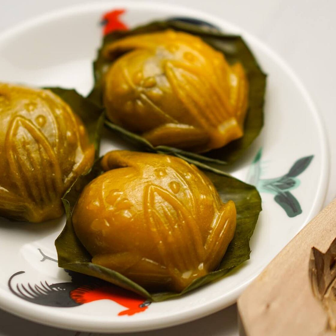 Pumpkin Ang Ku Kueh with Chestnut Paste Filling 甘栗馅金瓜红龟粿