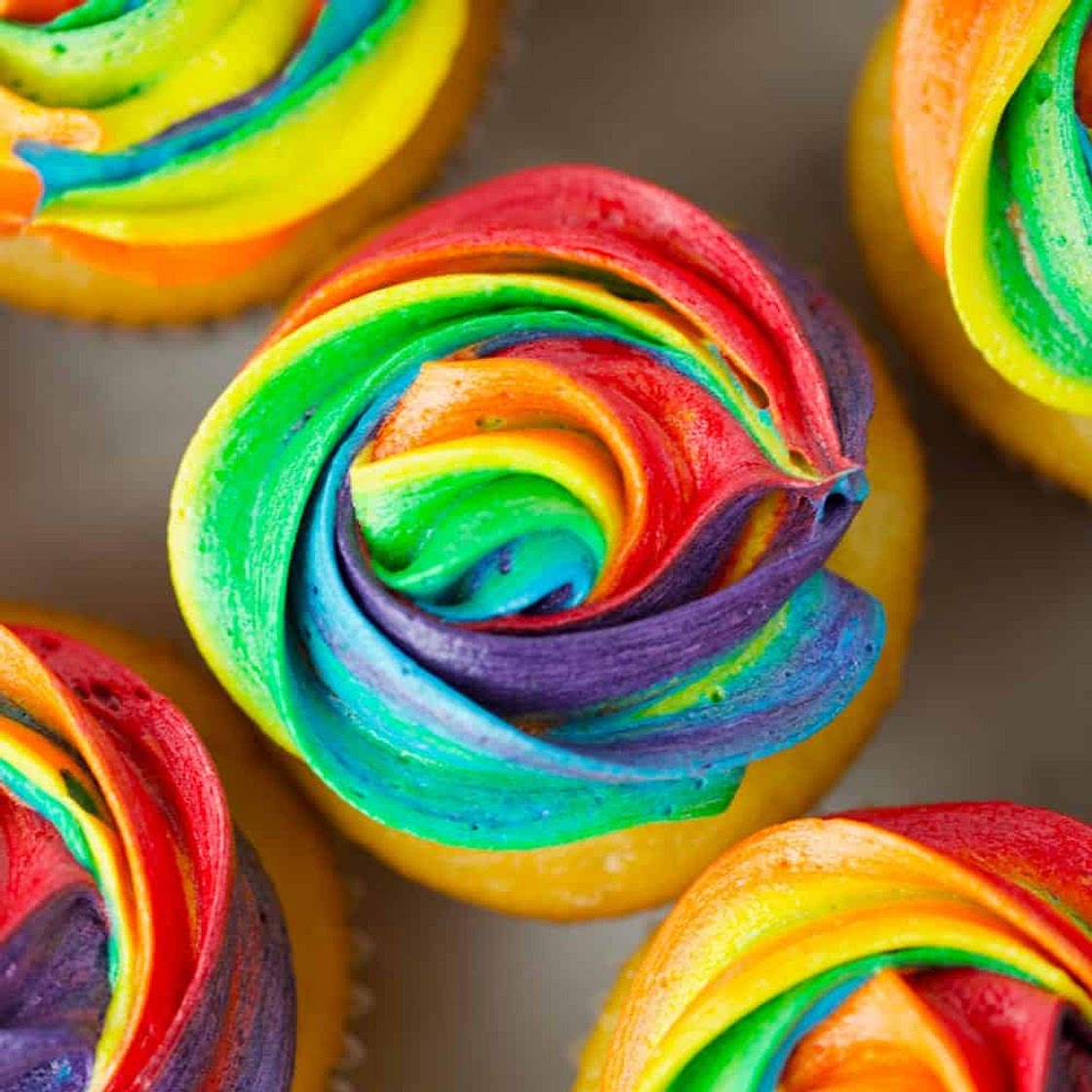 Easy Rainbow Buttercream Cupcakes