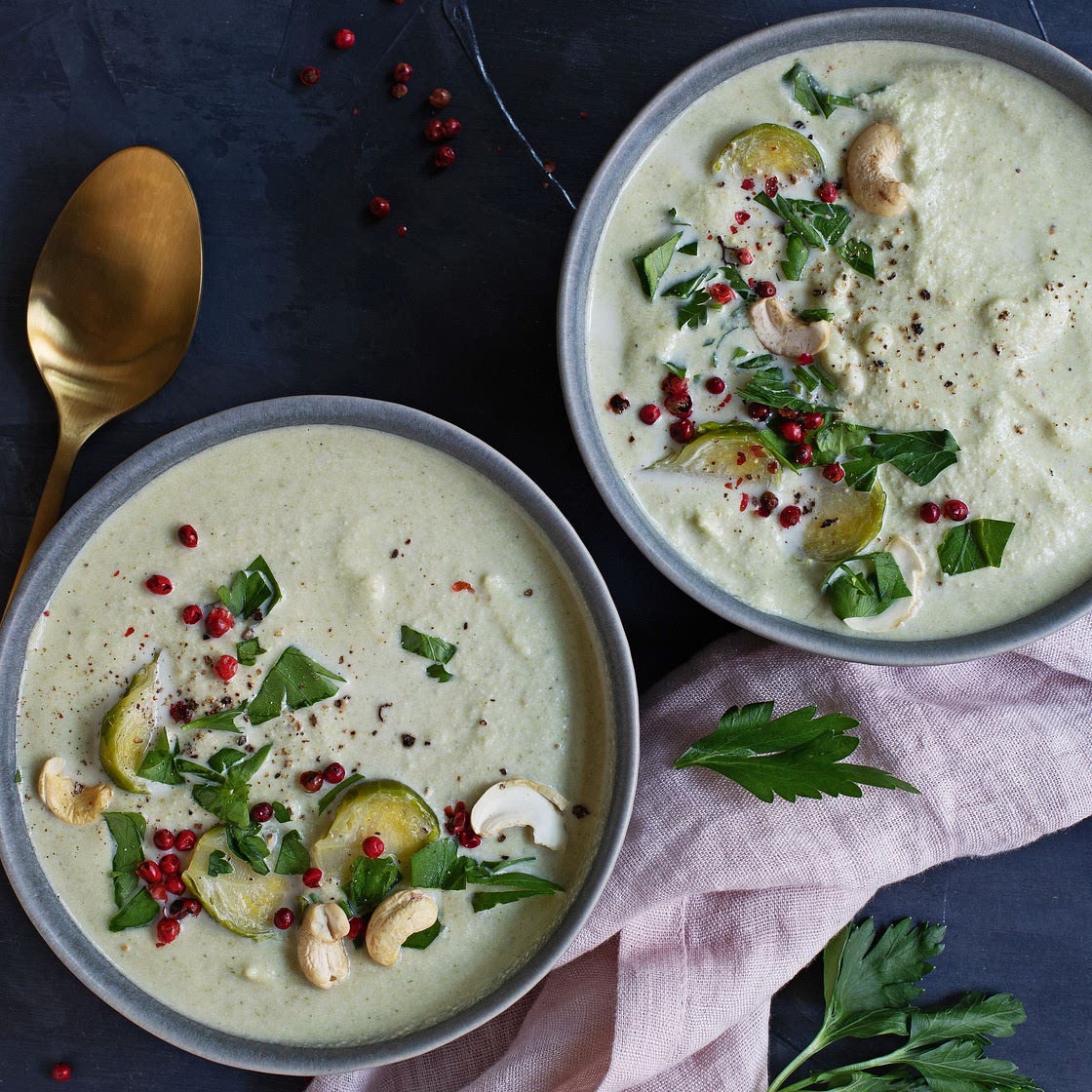 Rosenkohl-Dattel-Cashew-Suppe