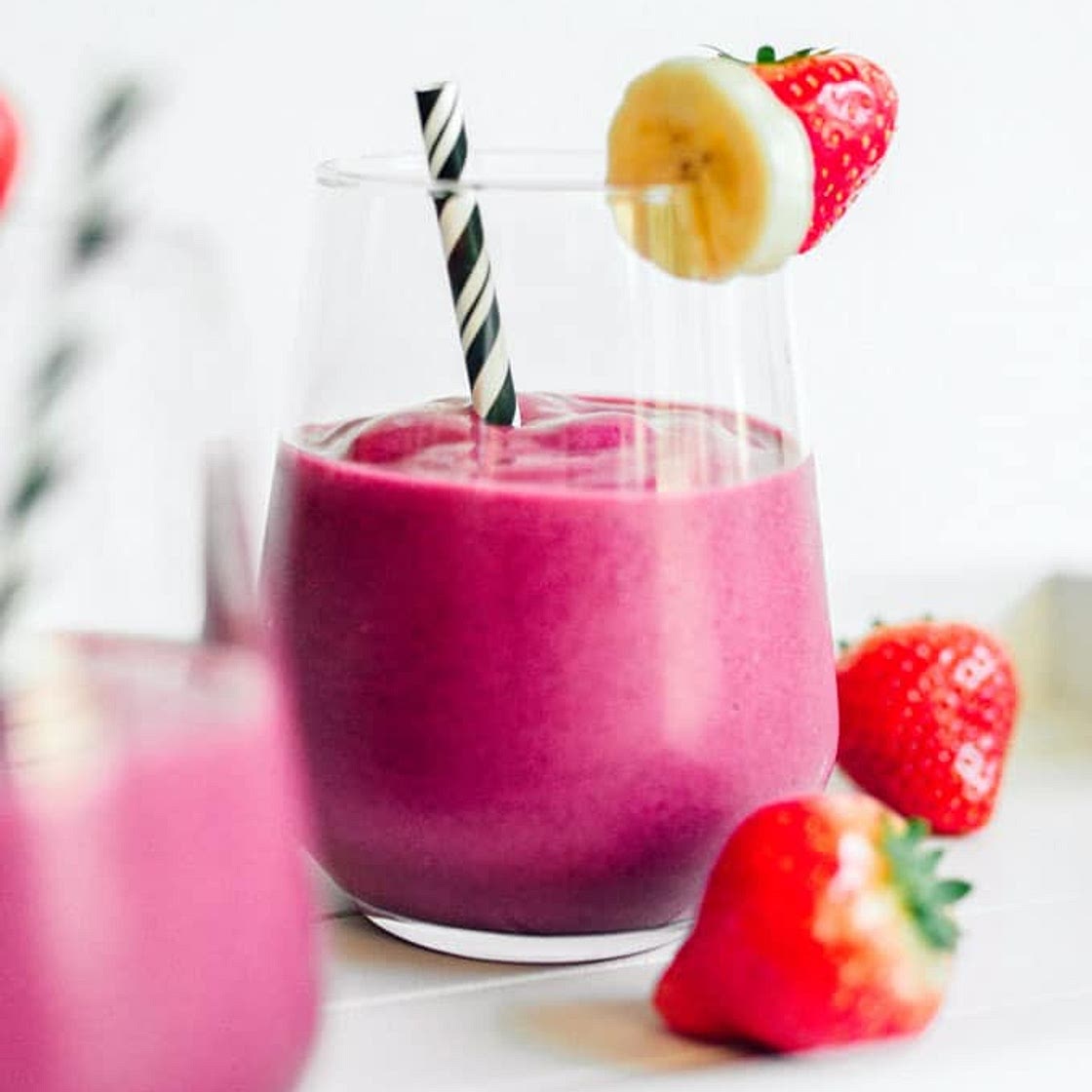 Strawberry Beet Smoothie Recipe (Vitamin-Packed!)