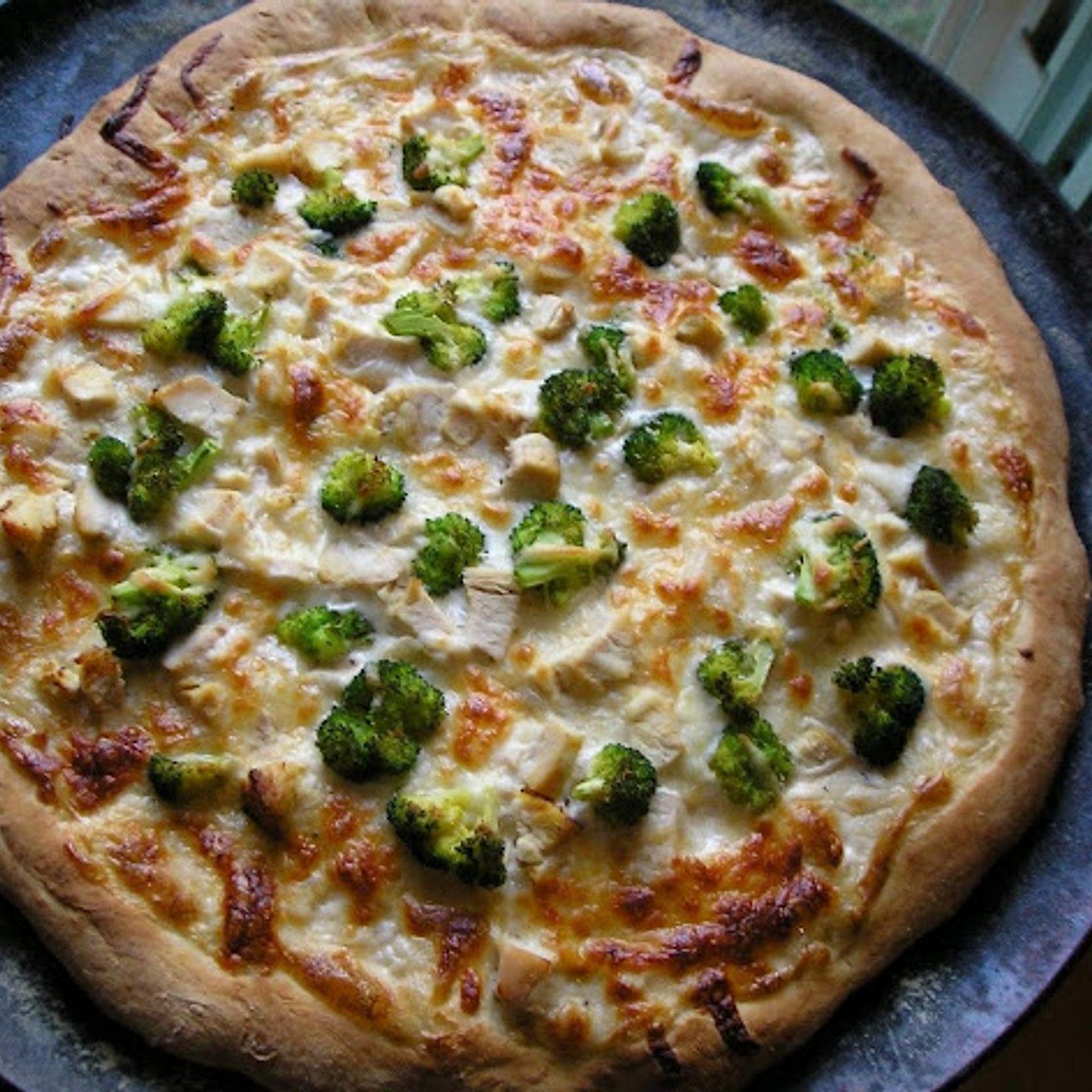 White Pizza With Chicken, Broccoli And Mushrooms
