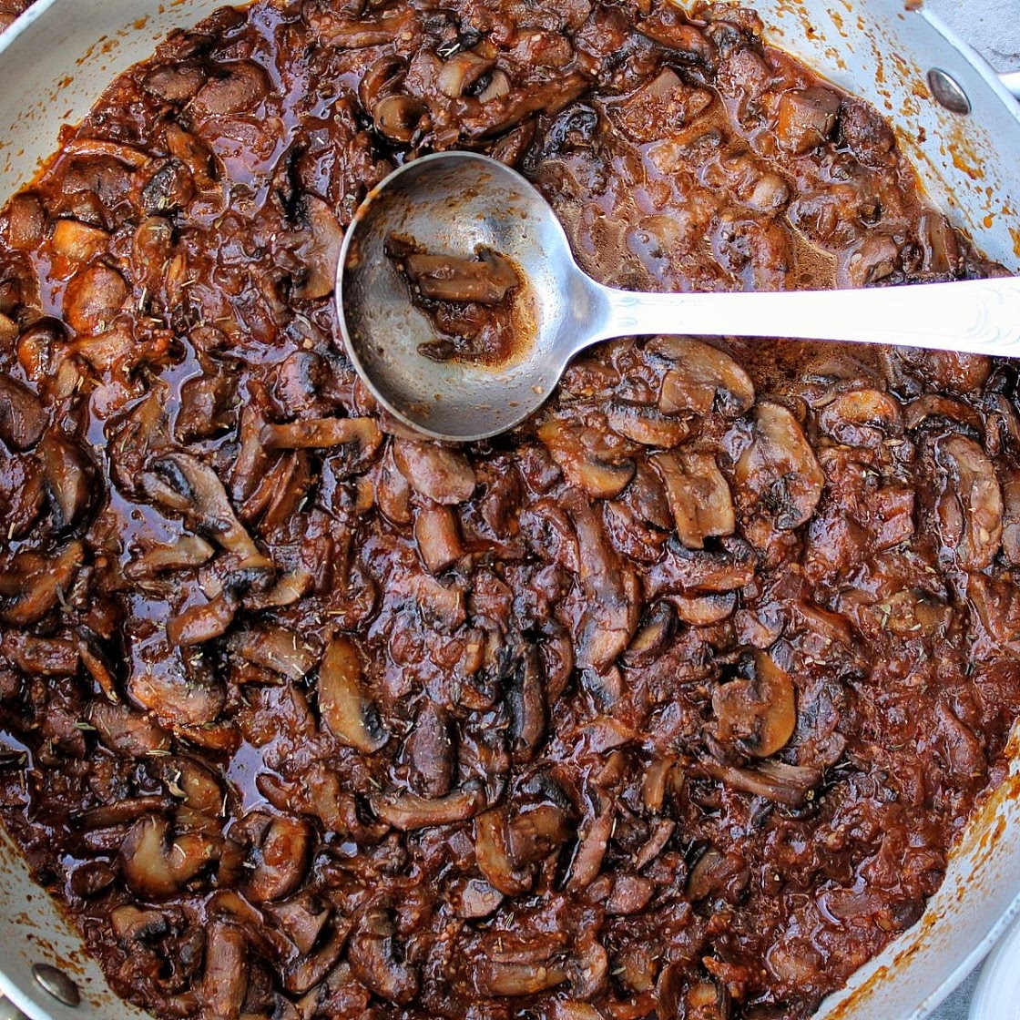 Braised Mushrooms with Tomato Sauce & Herbs