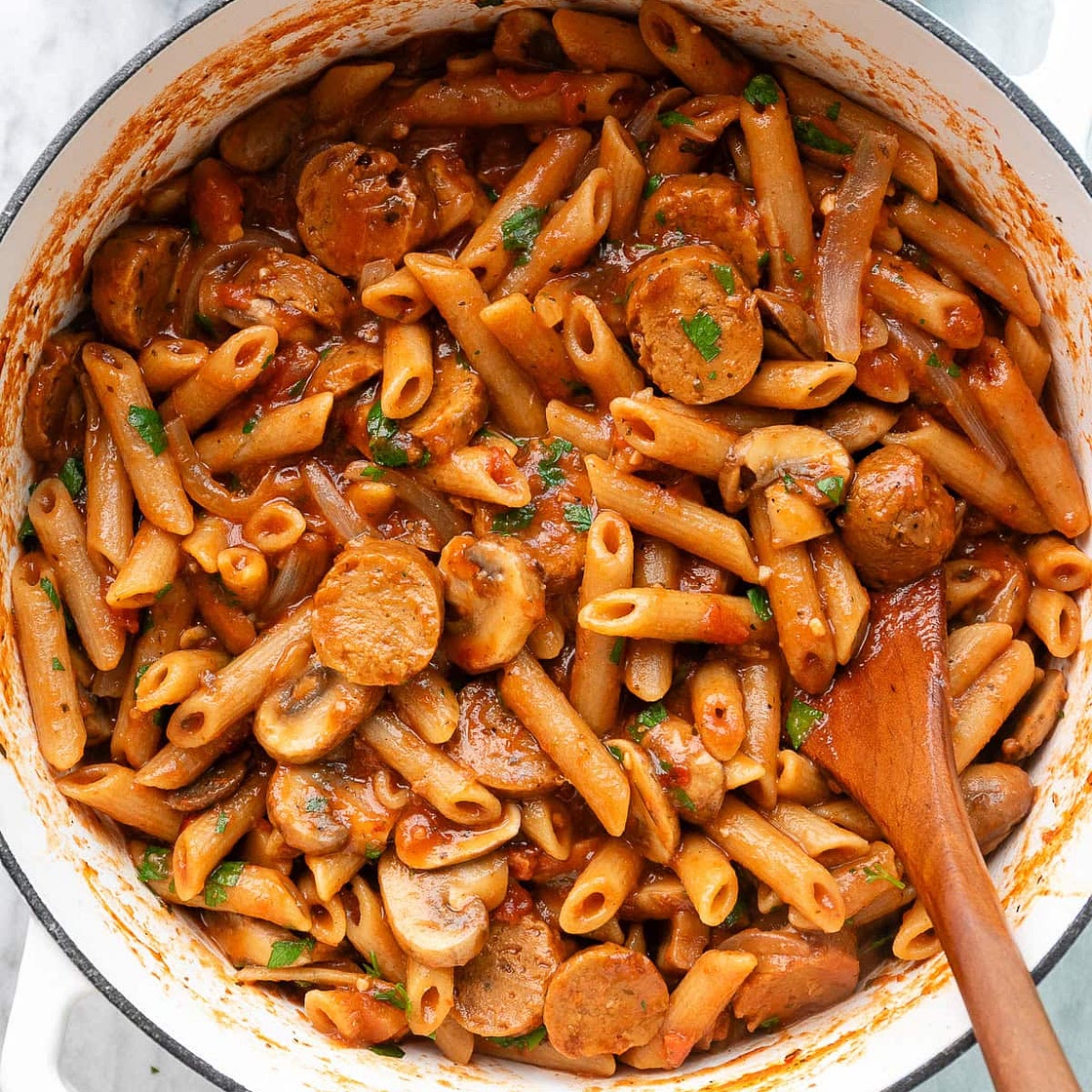 ONE-POT VEGAN SAUSAGE PASTA