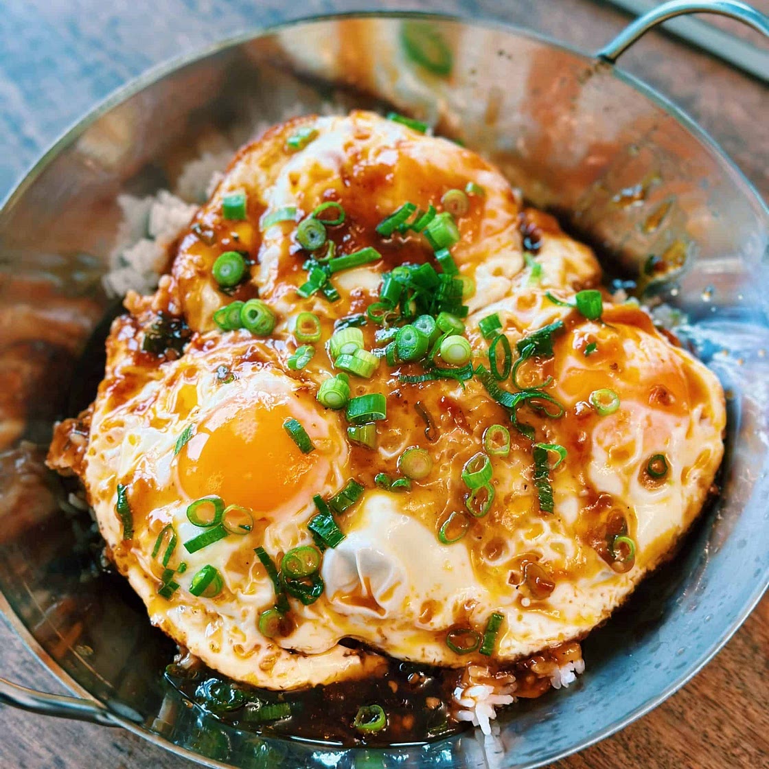Spicy Sweet and Sour Fried Eggs in 10 Minutes!
